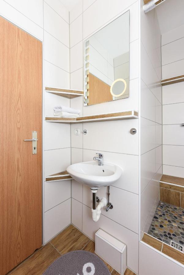 Friesenmeer Ferienwohnung Zwei Бензерзил Екстериор снимка